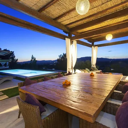 Villa With Barbecue Space