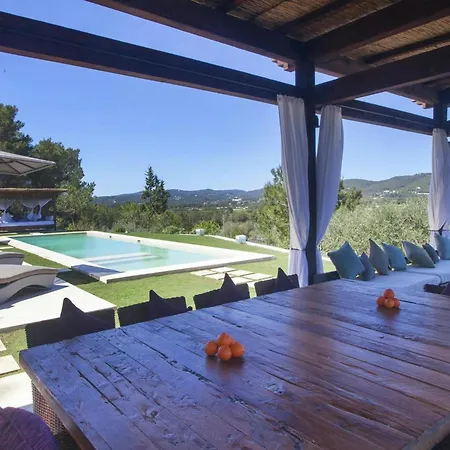 Villa With Barbecue Space