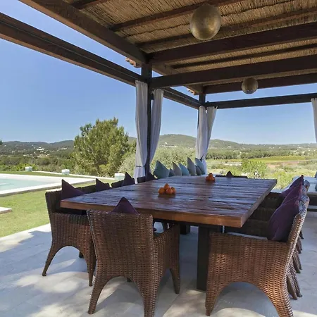 Villa With Barbecue Space *