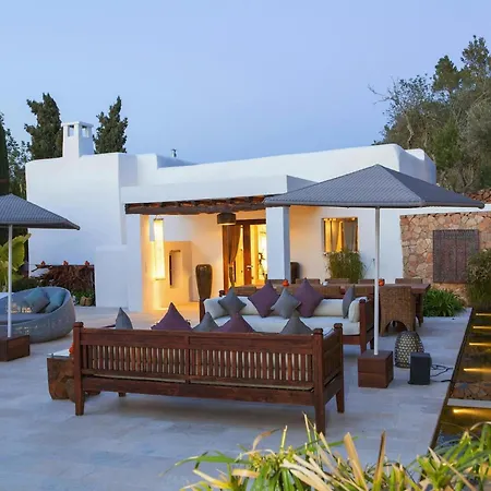 With Barbecue Space *